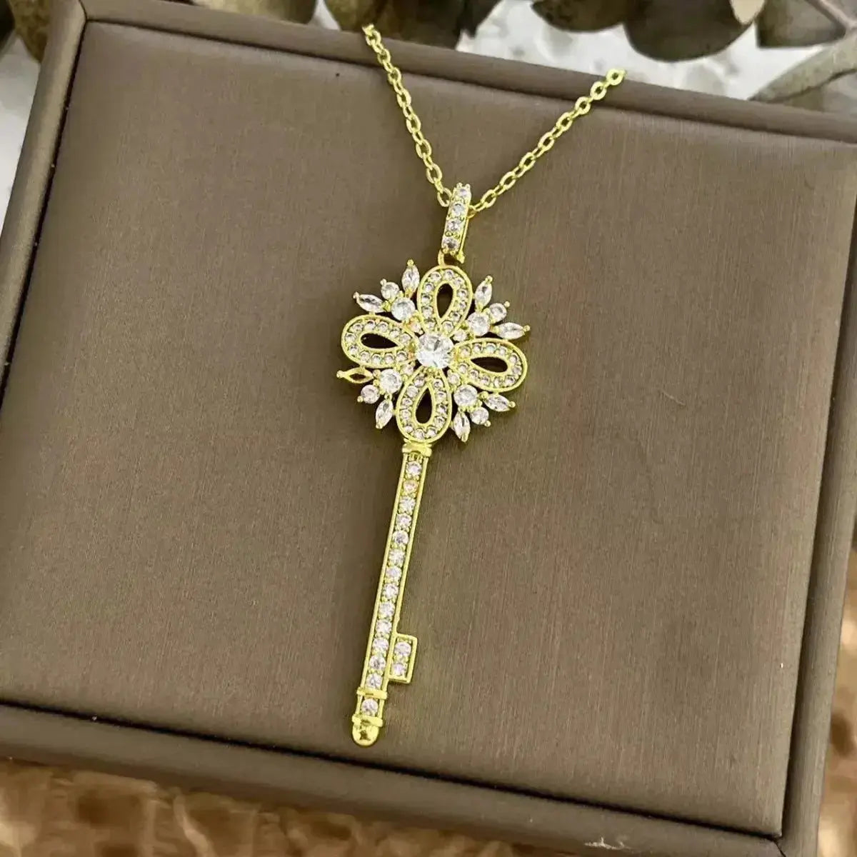 18K Gold-Plated Zircon Key Pendant Necklace - DaisyDrop 