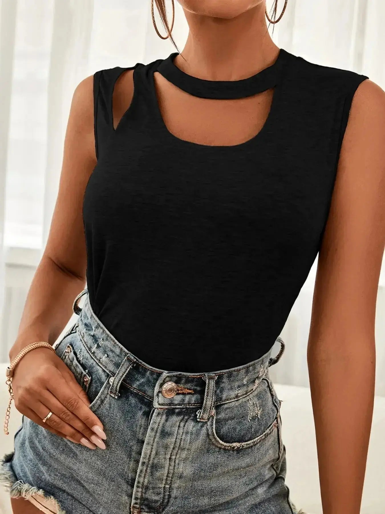Cutout Sleeveless Tank Top - DaisyDrop 