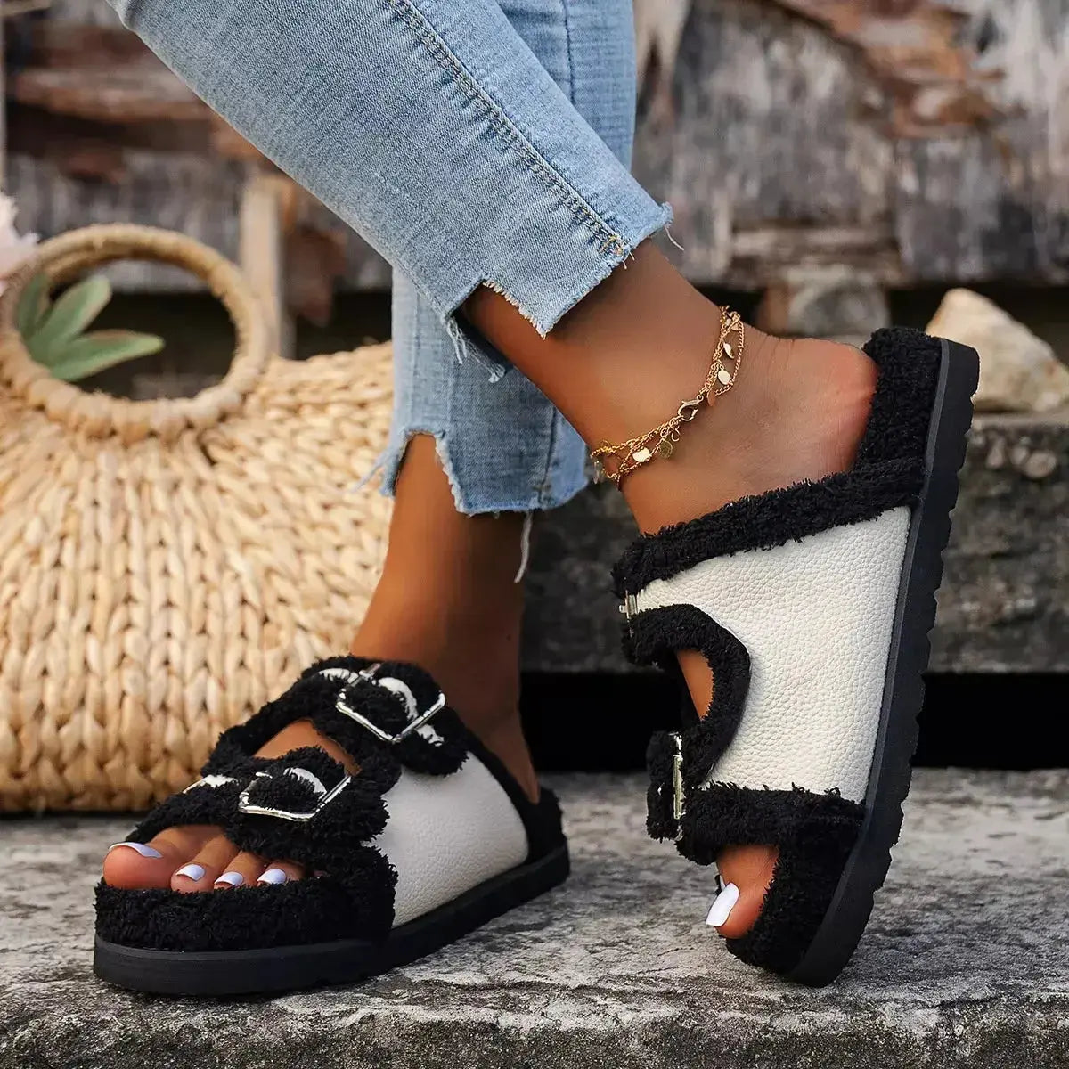 Buckle Decor Plush Lined Platform Slippers - DaisyDrop 