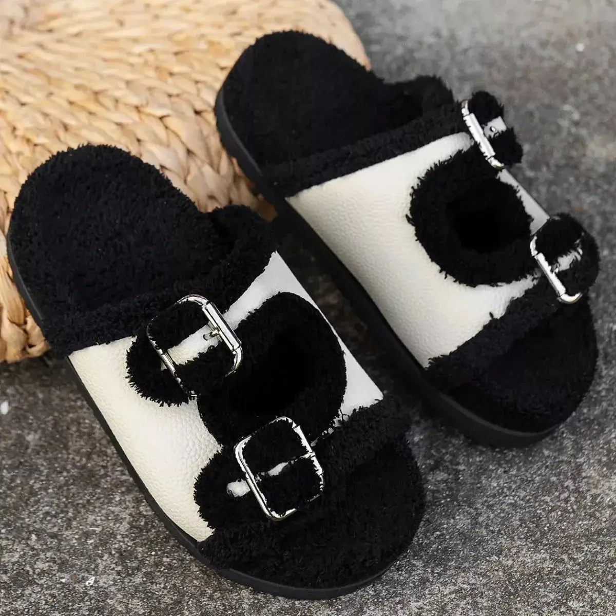 Buckle Decor Plush Lined Platform Slippers - DaisyDrop 