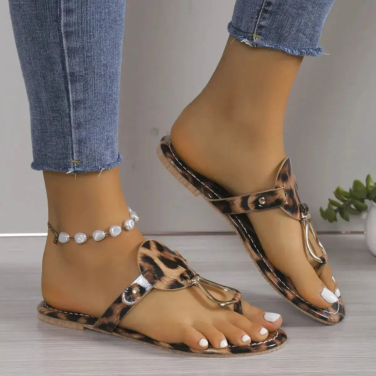 Leopard Toe Post Flats Sandals - DaisyDrop 
