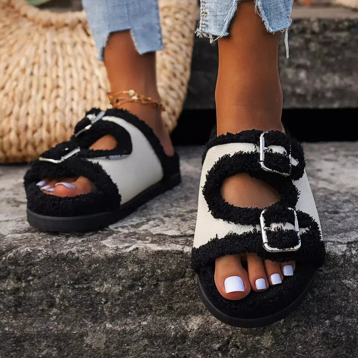 Buckle Decor Plush Lined Platform Slippers - DaisyDrop 