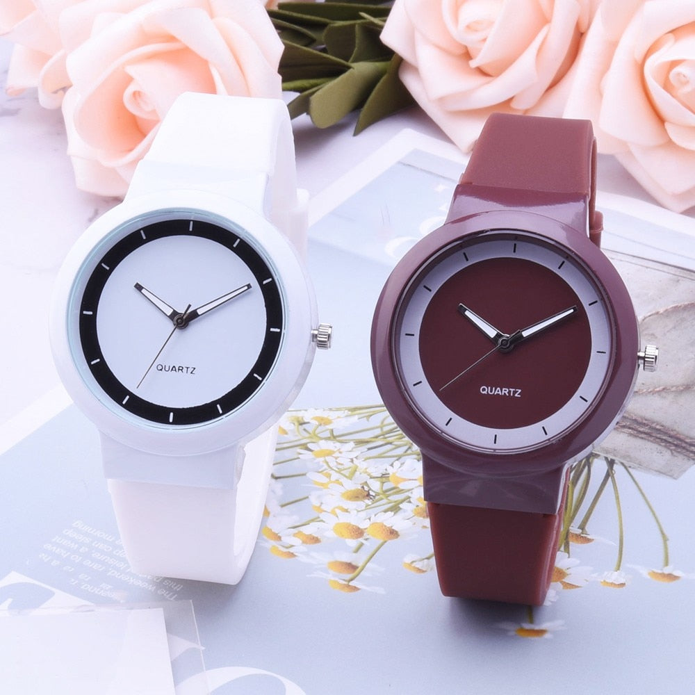Woman Fashion Silicone Band Analog Quartz Round Watch
