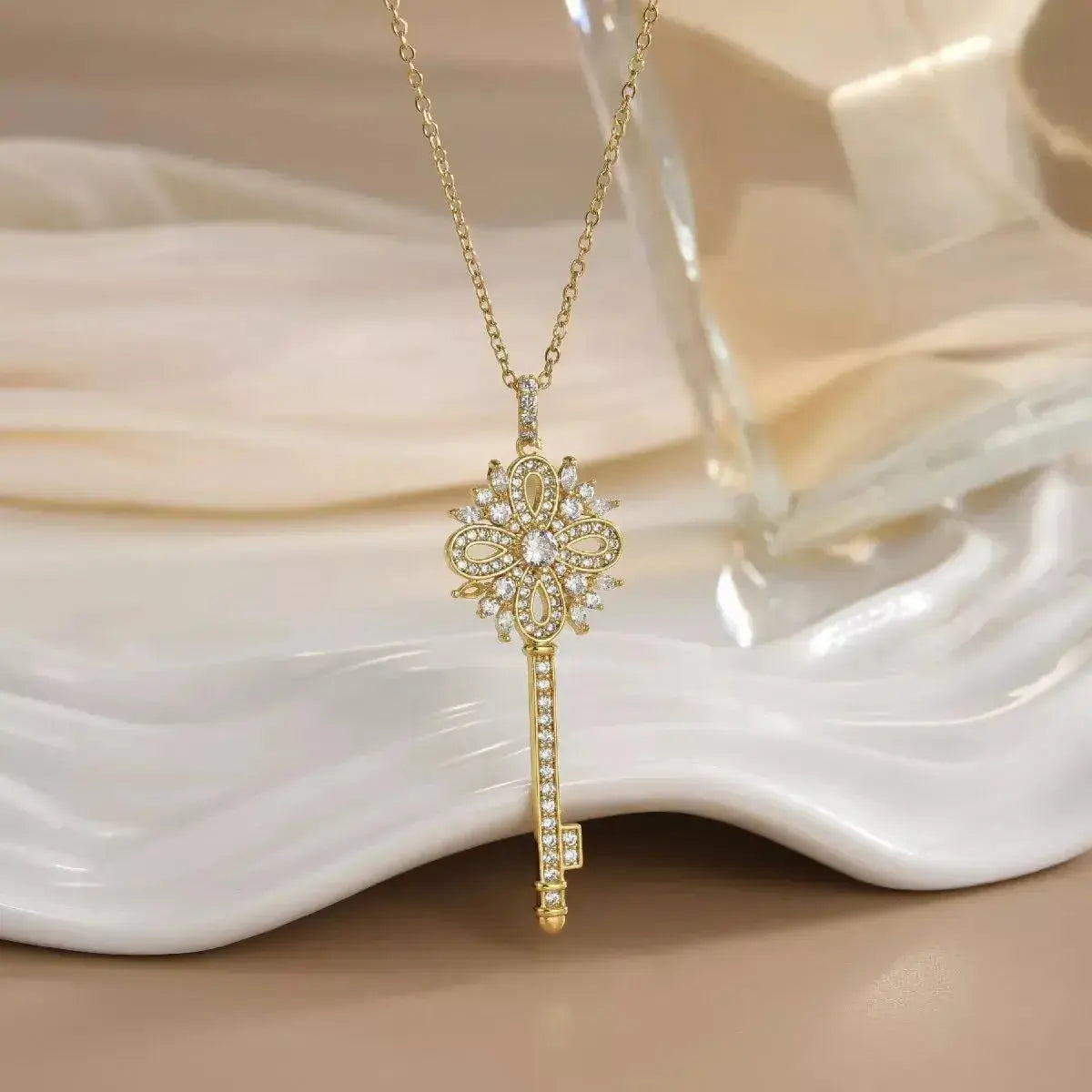18K Gold-Plated Zircon Key Pendant Necklace - DaisyDrop 