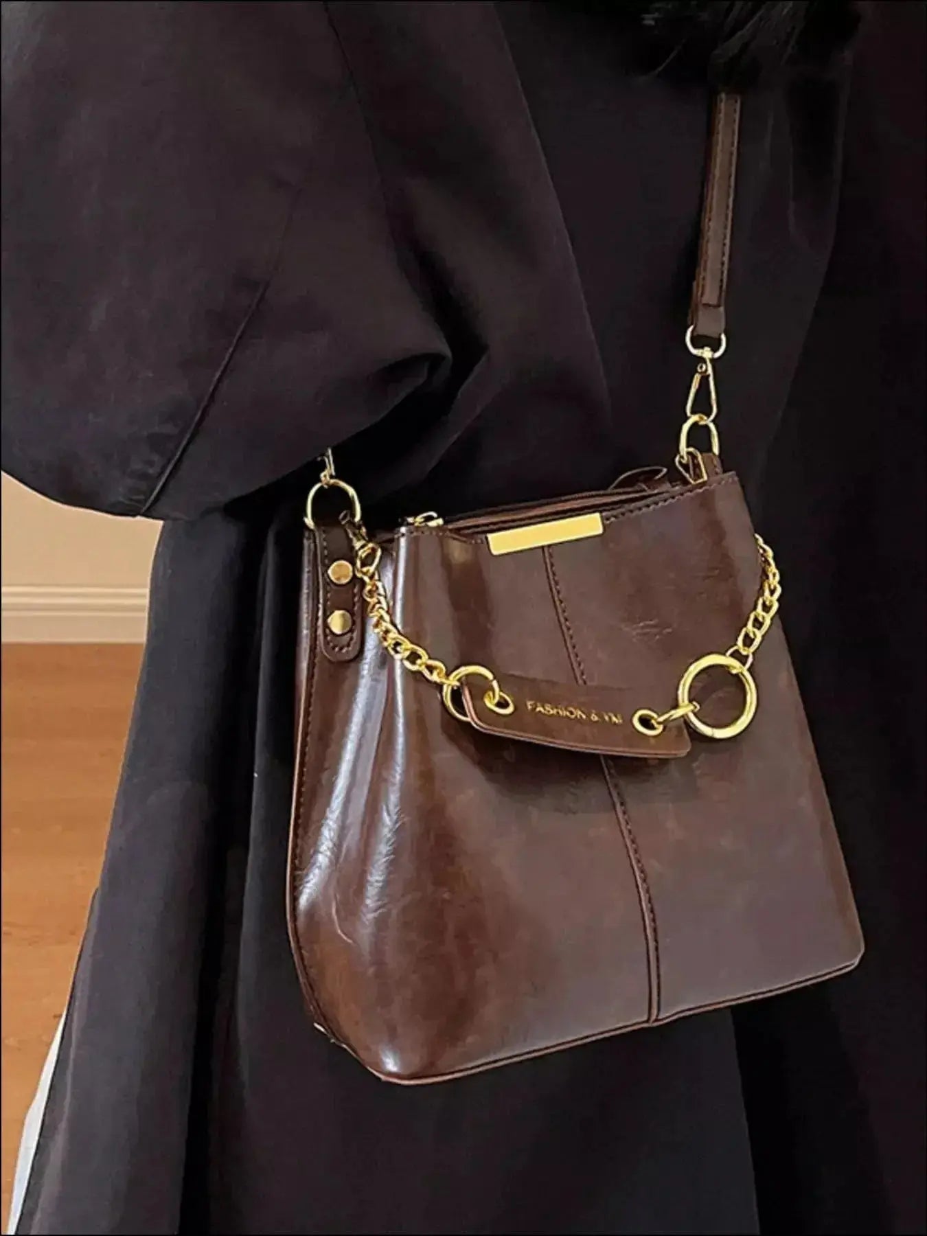 Chain Decor Crossbody Bag - DaisyDrop 