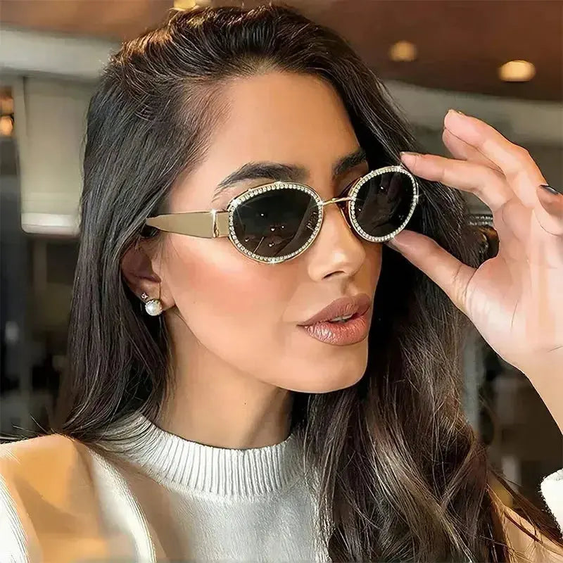 Rhinestones Decor Oval Sunglasses - DaisyDrop 